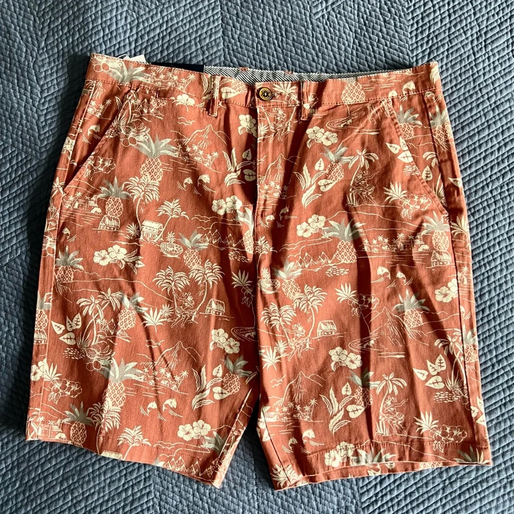 Jachs Bleeker Stretch Twill Shorts, new never worn, with Hawaiian theme design - Picture 3 of 4